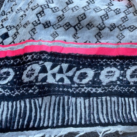 Patterned Ann Taylor Wrap Scarf - Picture 3 of 4